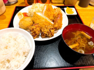 飲食笑商何屋ねこ膳《東京・新宿三丁目》