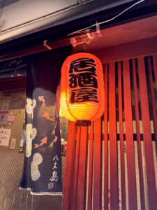 赤◯《東京・東新宿》