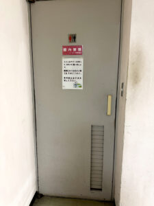 赤◯《東京・東新宿》